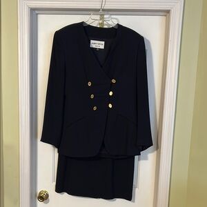 Albert Nipon navy blue Jacket & Skirt Set. Size 14. Both pieces Fully lined